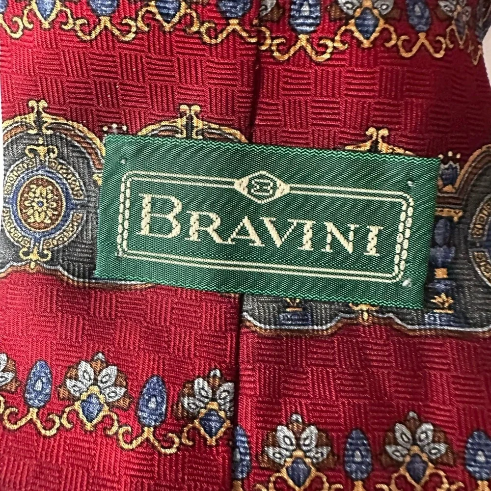 Bravini necktie features